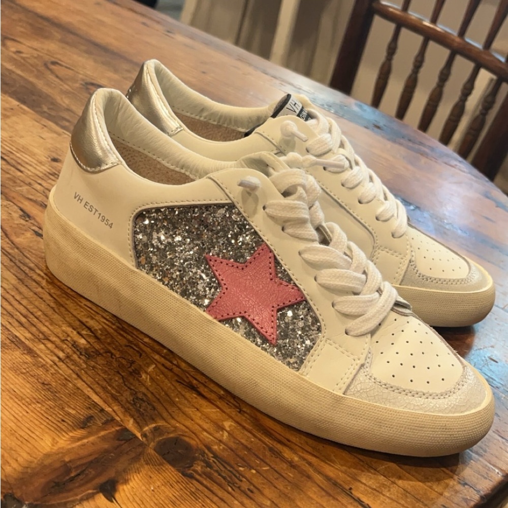 Vintage Havana sneakers.NEVER WORN. Size 7